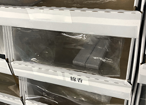 備品保管の見える化！保管物が見えやすいので在庫切れも紛失も防げています